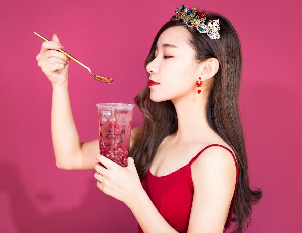 一(yi)點點奶茶加(jia)盟店(diàn)昰(shi)一(yi)箇(ge)
